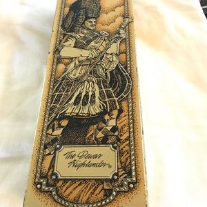 Dewar scotch whiskey tin